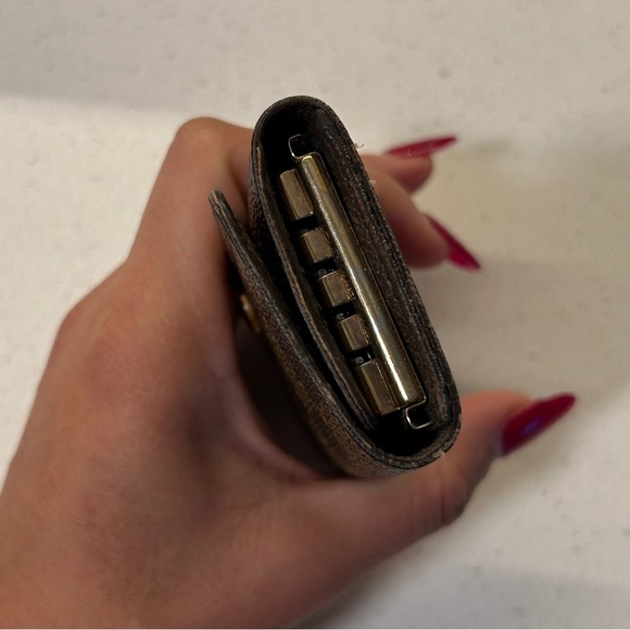 LOUIS VUITTON KEY HOLDER - Picture 2 of 9